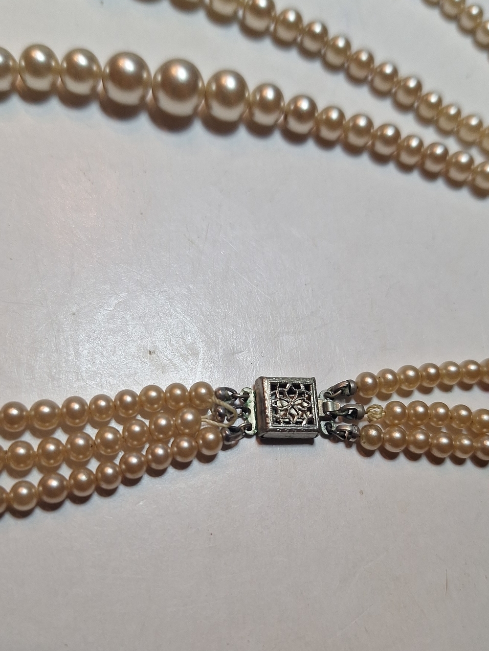 Beautiful Deltah Three Strand Simulated Pearl Vintage Antique Necklace - Picture 5 of 13